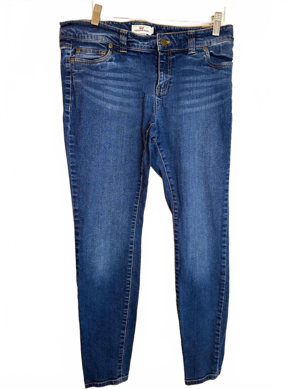 Vineyard Vines tapered leg jeans size 8, 8” rise
